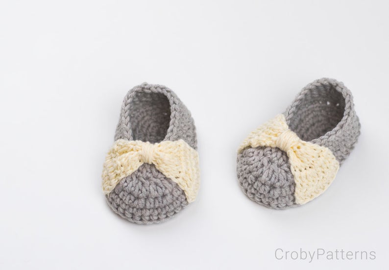 Crochet baby bow booties colour option