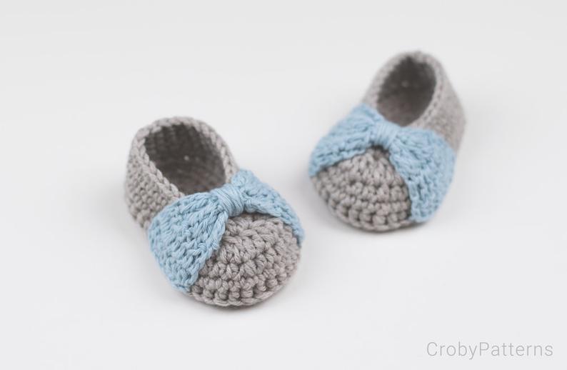 Crochet baby bow booties colour option