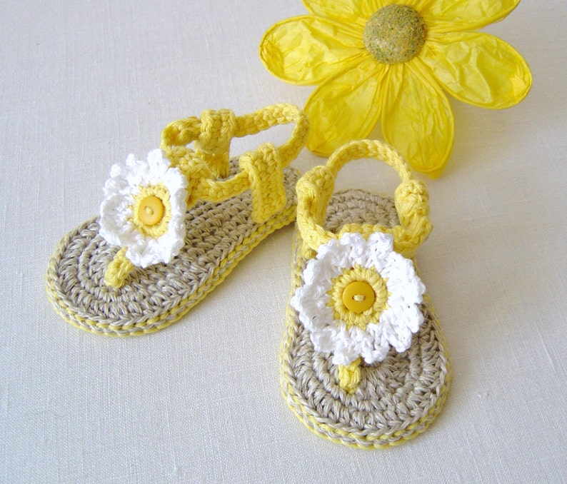 Crochet baby daisy sandals colour option