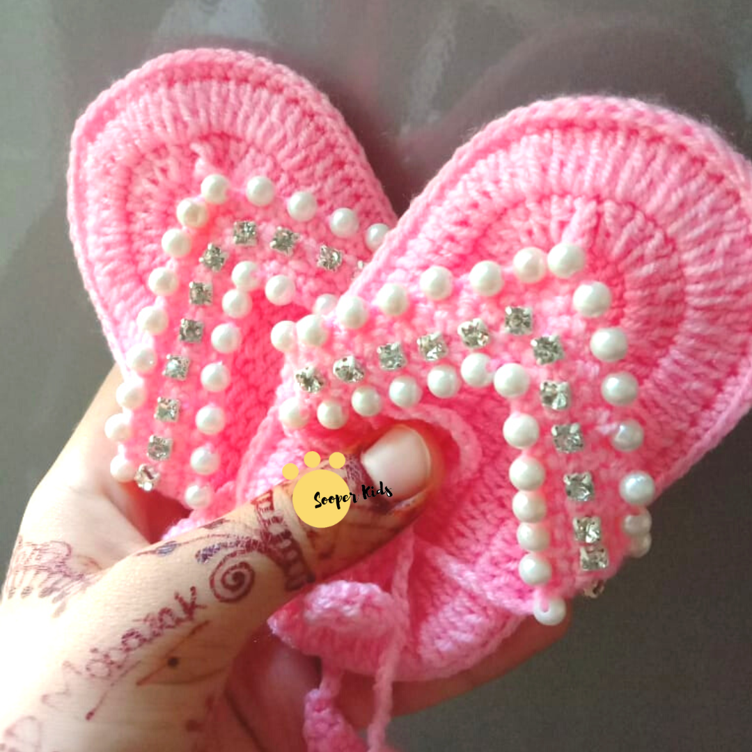 Pink crochet baby girl pearl sandals with rhinestones
