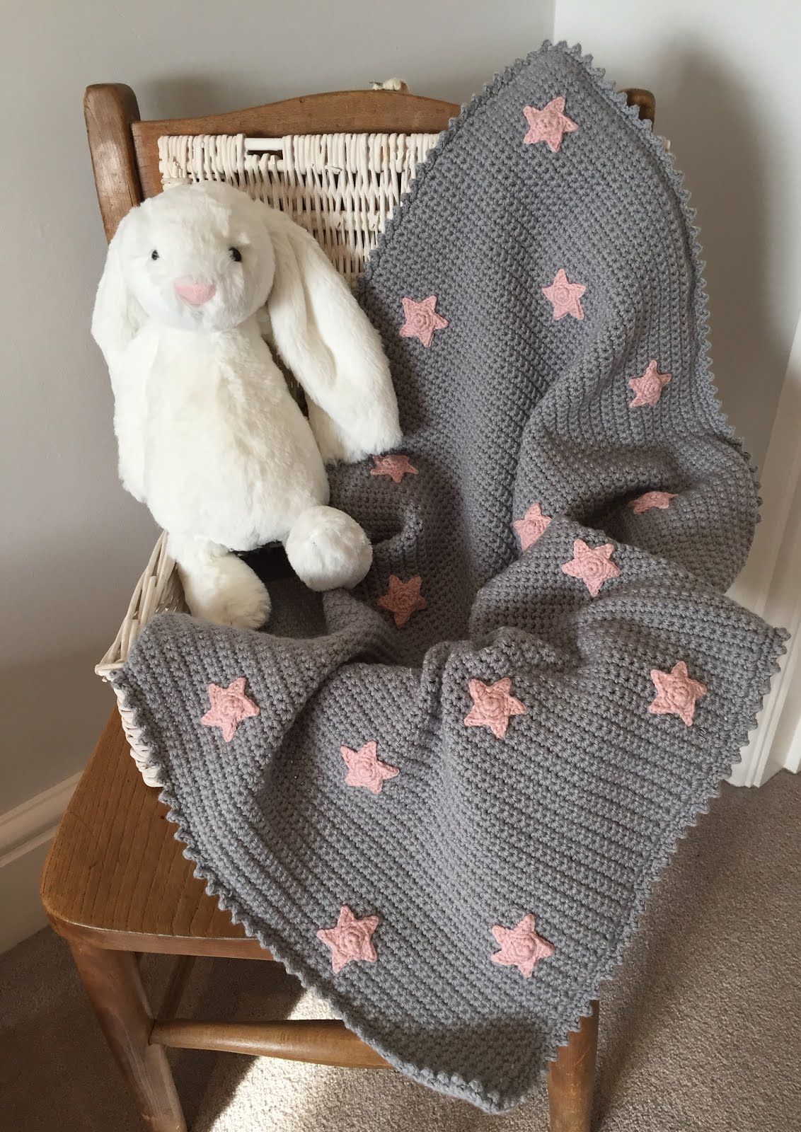 Crochet baby blanket in grey with raised pink stars