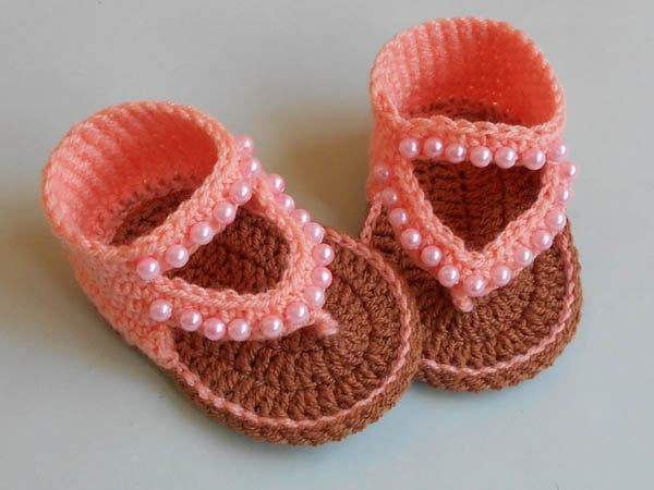 Handmade crochet baby peach pearl sandals