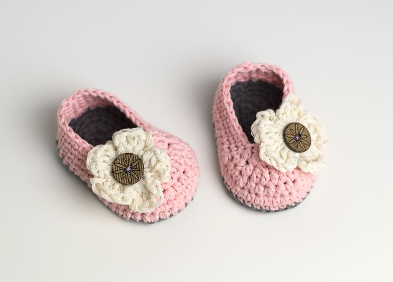 Handmade crochet baby pink flower shoes