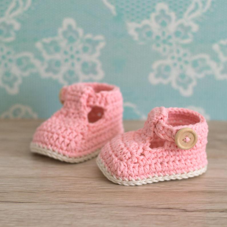 Handmade crochet baby pink Mary Jane booties