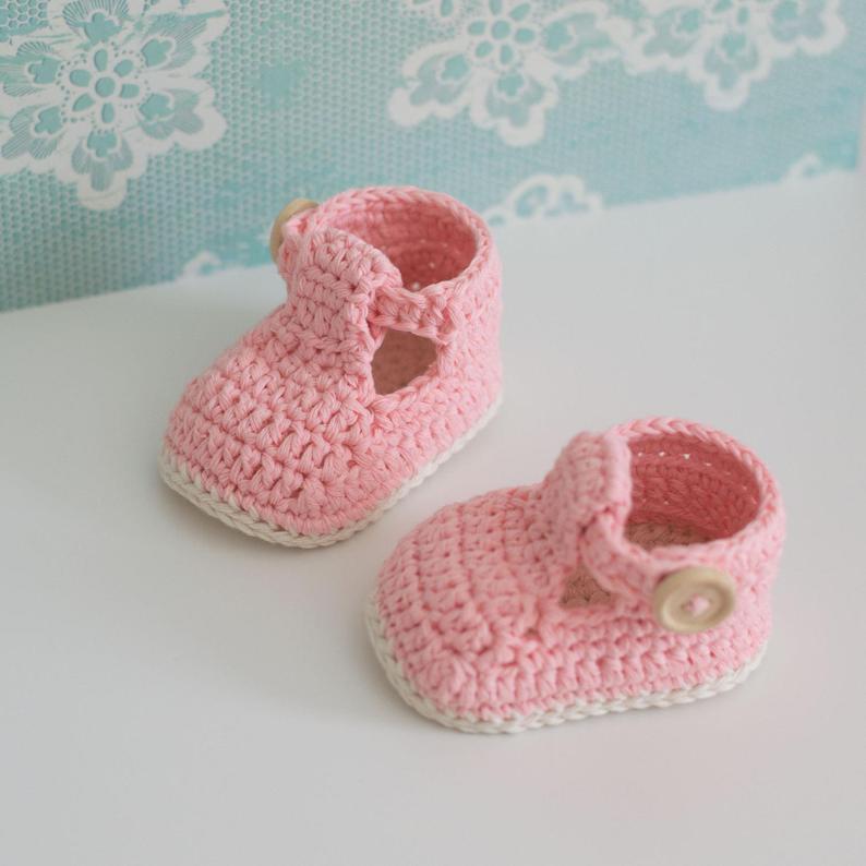 Handmade crochet baby pink Mary Jane booties