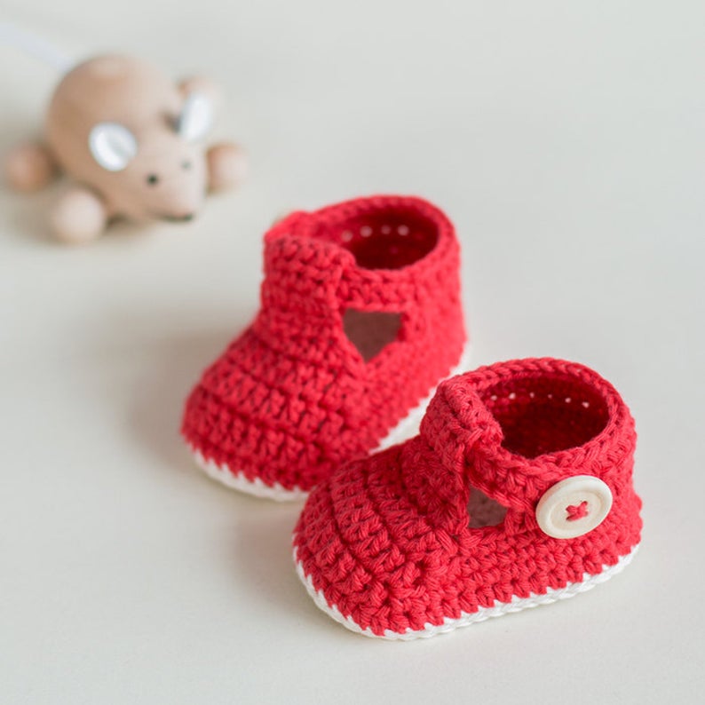 Handmade crochet baby red heart booties