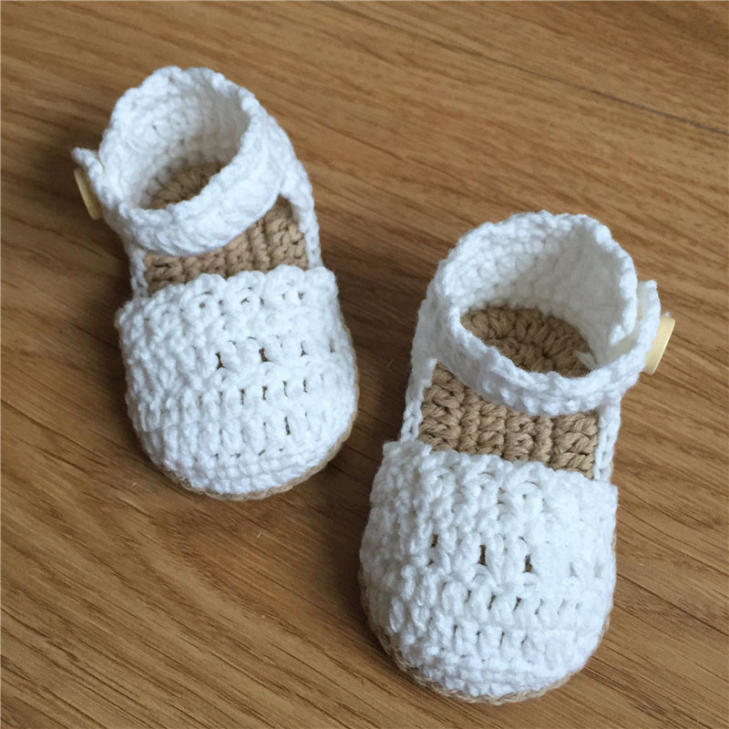 Handmade crochet baby white Mary Jane booties