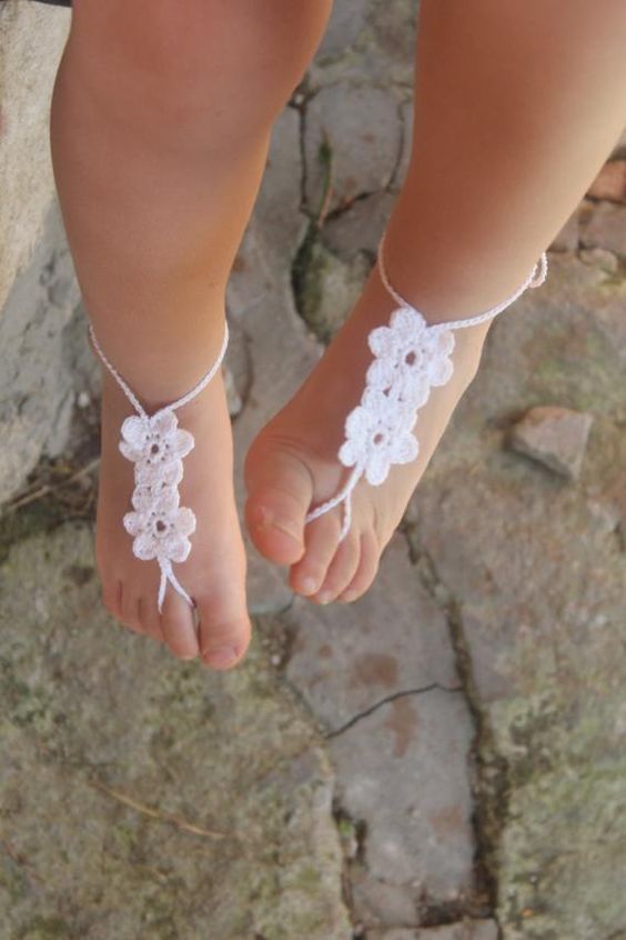 White crochet barefoot baby daisy flower sandals on baby feet