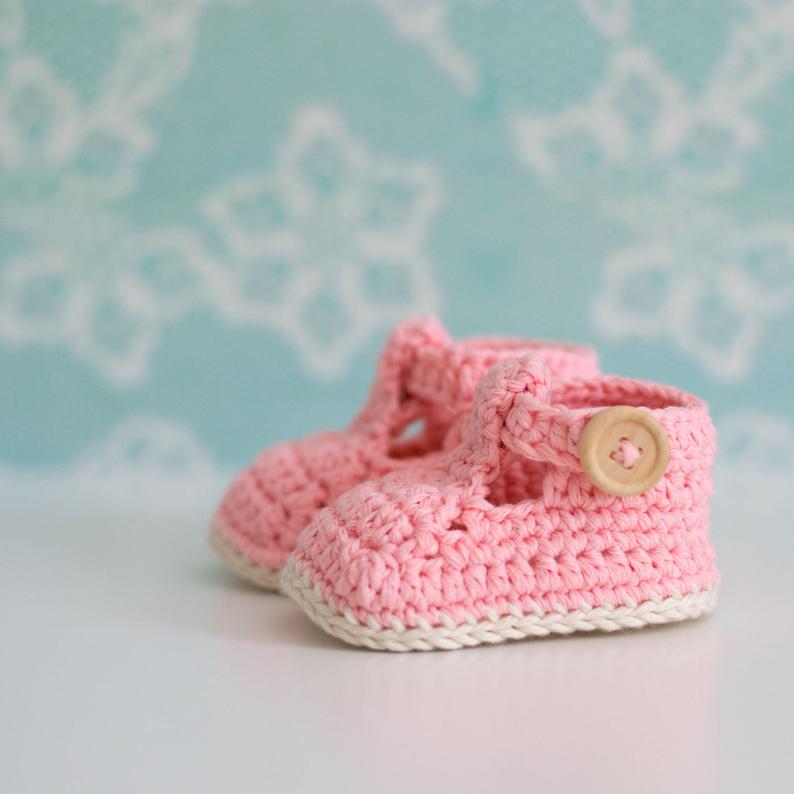 Handmade crochet baby pink Mary Jane booties